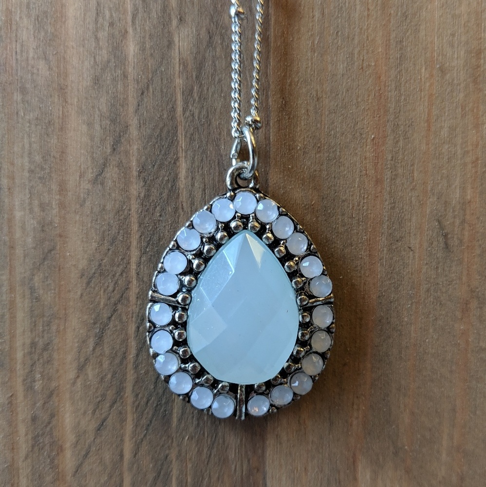Handmade Light Green and White Pendant Necklace - Picture 7 of 8